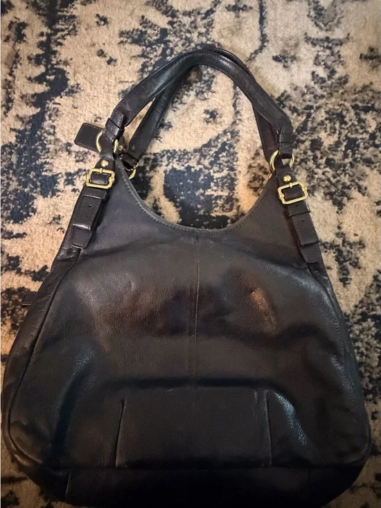 EUC Coach Vintage Navy Leather Shoulder Bag with Gold Hardware & 3 Compartments - Picture 4 of 9